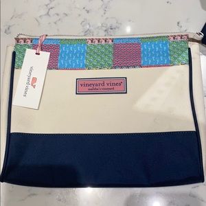 vineyard vines pouch!!